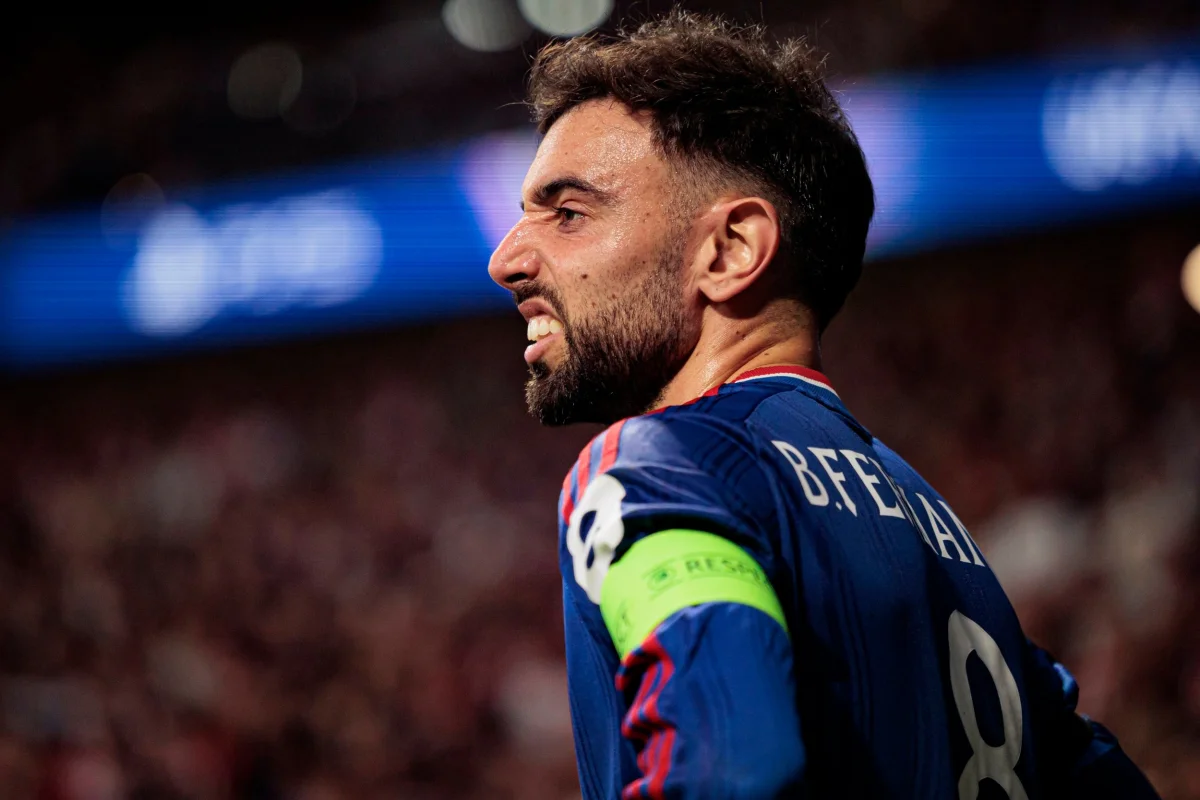 Bruno Fernandes of Manchester United preparing for a corner kick