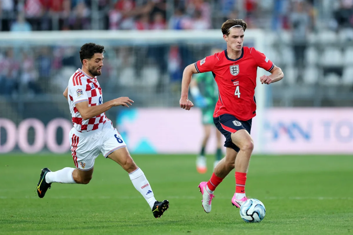 RIJEKA, CROATIA - OCTOBER 03: Alex Scott of England runs with the ball under pressure from Mateo Kovacic of Croatia during the UEFA Nations League 2026/27 group phase match between Croatia and England at Stadion HNK Rijeka on October 03, 2026 in Rijeka, Croatia. (Photo by Michael Regan - The FA/The FA via Getty Images)