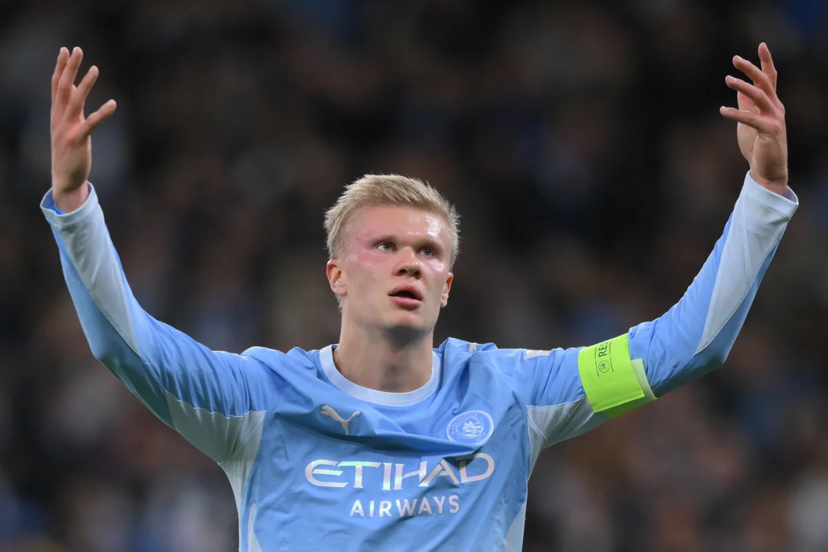 MANCHESTER, ENGLAND - OCTOBER 14: Erling Haaland of Manchester City looks dejected during the UEFA Champions League 2026/27 League Phase MD2 match between Manchester City and Paris Saint-Germain at City of Manchester Stadium on October 14, 2026 in Manchester, England. (Photo by MB Media/Getty Images)
