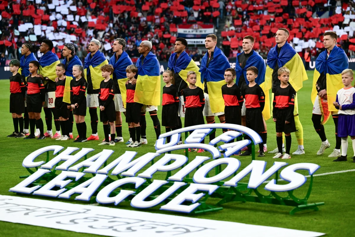 Shakhtar's players pose wrapped in Ukrainian flags prior to the UEFA Champions League - League phase, Matchday 1 - football match between PSV Eindhoven and FC Shakhtar Donetsk at the Philips Stadium in Eindhoven on September 10, 2026. (Photo by NICOLAS TUCAT / AFP via Getty Images)