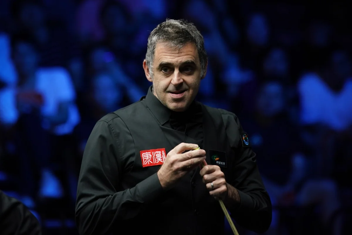 WUHAN, CHINA - AUGUST 27: Ronnie O'Sullivan of England chalks the cue in the quarterfinal match against Mark Selby of England on day 5 of Wuhan Open 2026 at the Optics Valley Gymnasium of Huazhong University of Science and Technology on August 27, 2026 in Wuhan, Hubei Province of China. (Photo by Tai Chengzhe/VCG via Getty Images)