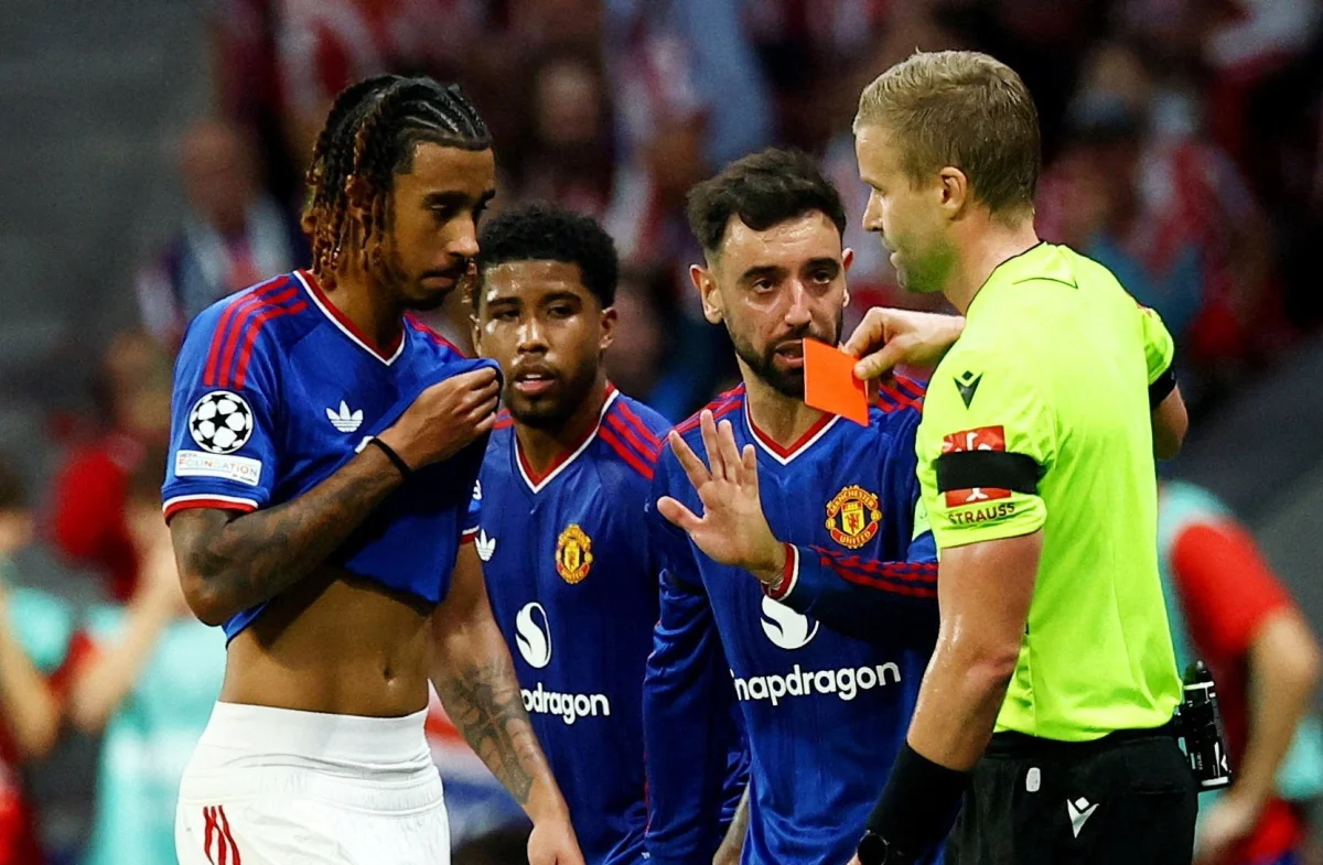 Soccer Football - UEFA Champions League - Atletico Madrid v Manchester United - Riyadh Air Metropolitano, Madrid, Spain - October 13, 2026 Manchester United's Leny Yoro is shown a red card by referee Glenn Nyberg after a VAR review REUTERS/Susana Vera TPX IMAGES OF THE DAY