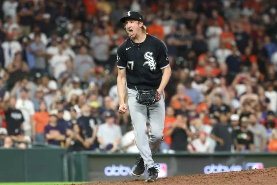 Strategic Pitching Choices Lead White Sox into Crucial Game 4 Showdown
