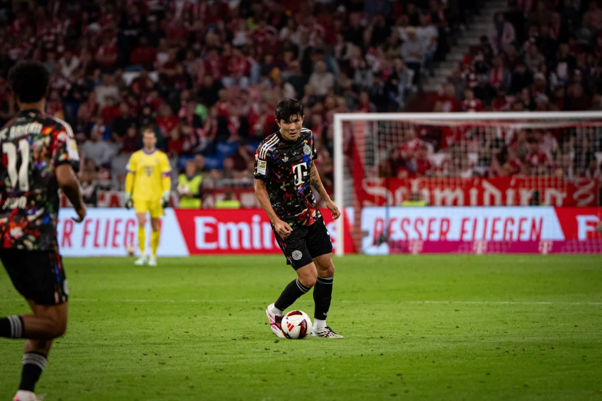MUNICH, GERMANY - SEPTEMBER 18: Minjae Kim of FC Bayern Muenchen with the ball during the Bundesliga 2026/27 match between FC Bayern M??nchen and 1. FC Union Berlin at Allianz Arena on September 18, 2026 in Munich, Germany. (Photo by S. Stingl/FC Bayern via Getty Images)